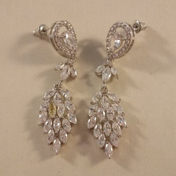 Jewelry 18k White Gold Filled Leaf Grapes White Diamond Zircon Drop Dangle Stud Earrings